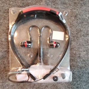 NWOT Skull Candy wireless ear buds